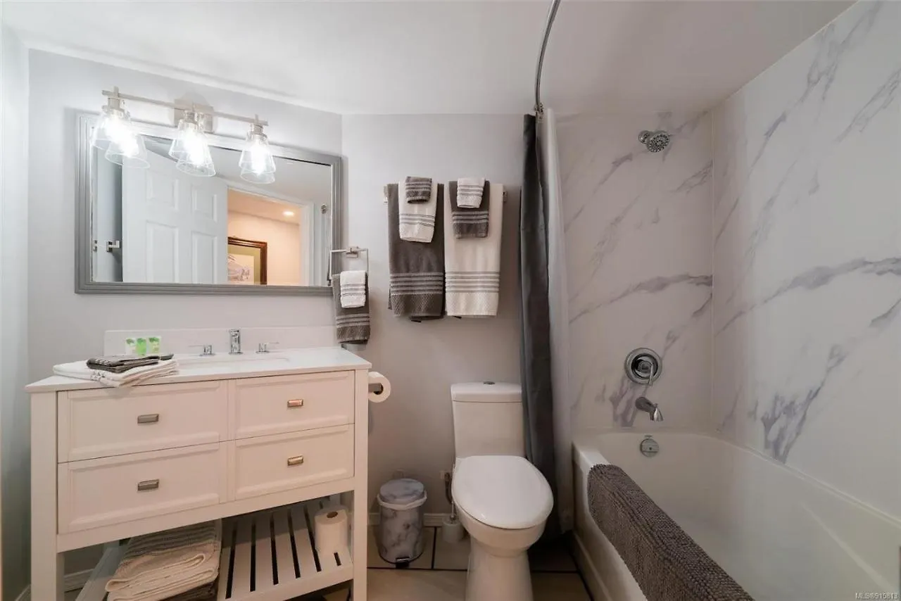 Trails End Beach House Suite With Hot Tub And Beach Bedroom Cabin! 레이디스미스