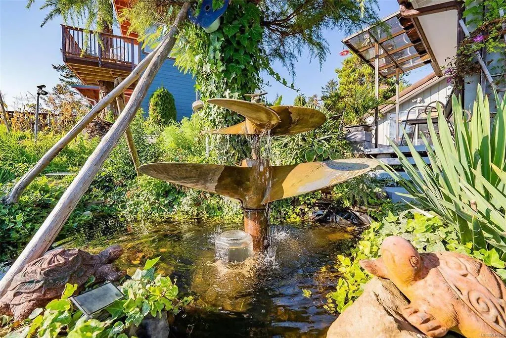 Trails End Beach House Suite With Hot Tub And Beach Bedroom Cabin! Ladysmith